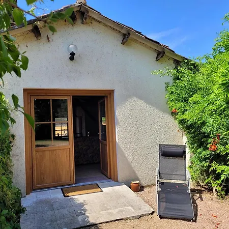 Vakantiehuis With Garden And Shared Pool