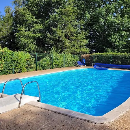 Vakantiehuis With Garden And Shared Pool Saint-Saud-Lacoussière