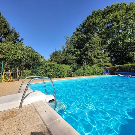 Vakantiehuis With Garden And Shared Pool