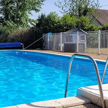 With Garden And Shared Pool * Saint-Saud-Lacoussière